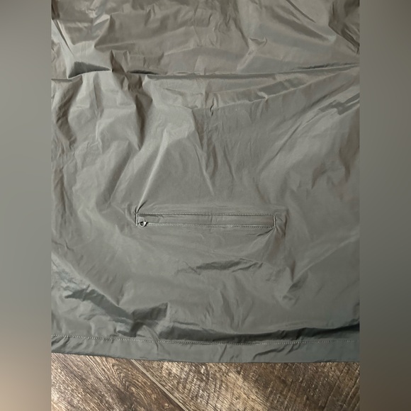 J Lindeberg Men’s Ash Light Packable Vest in Volcanic Ash - Picture 5 of 9